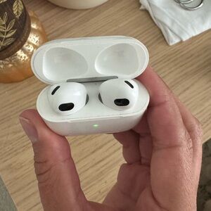 Apple AirPods 2nd gen